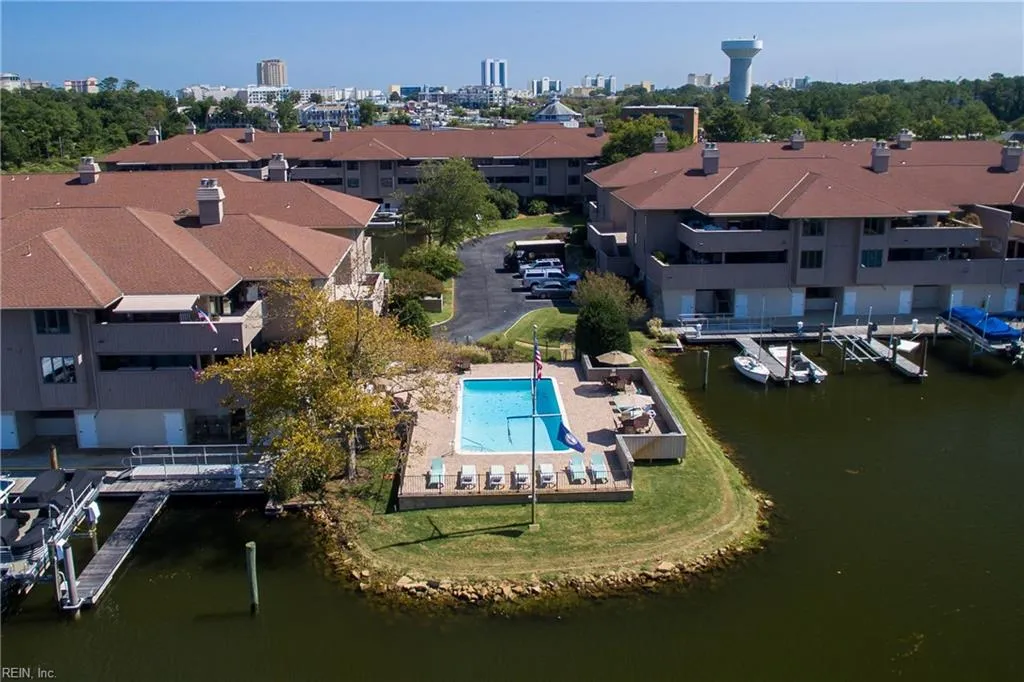 Virginia Beach, Virginia 23451, United States, 2 Bedrooms Bedrooms, ,2 BathroomsBathrooms,Residential,Pending,16225