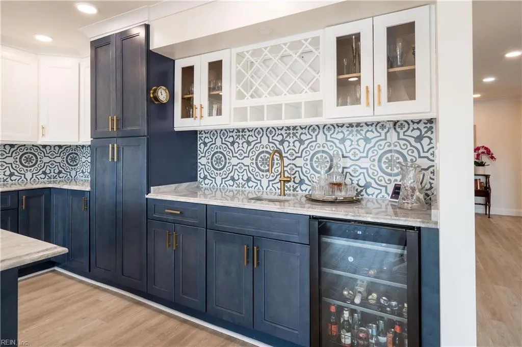 Virginia Beach, Virginia 23451, United States, 2 Bedrooms Bedrooms, ,2 BathroomsBathrooms,Residential,Pending,16225