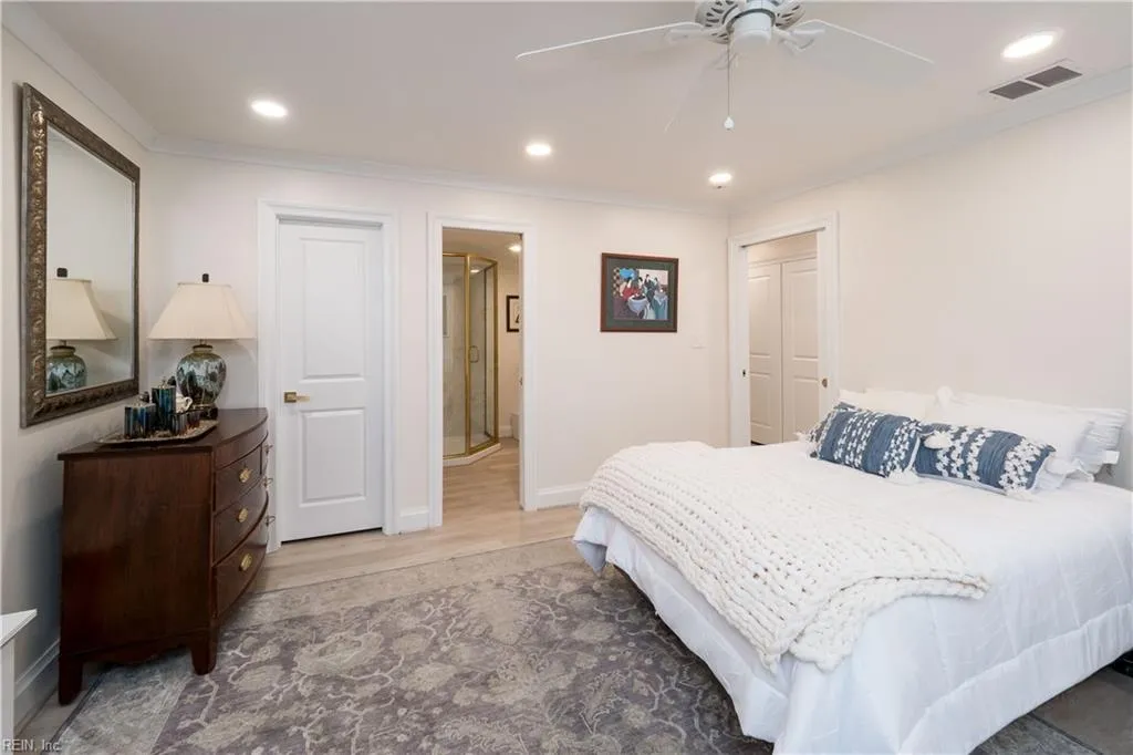 Virginia Beach, Virginia 23451, United States, 2 Bedrooms Bedrooms, ,2 BathroomsBathrooms,Residential,Pending,16225