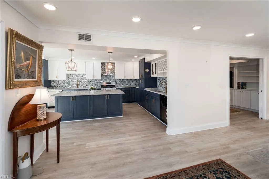 Virginia Beach, Virginia 23451, United States, 2 Bedrooms Bedrooms, ,2 BathroomsBathrooms,Residential,Pending,16225