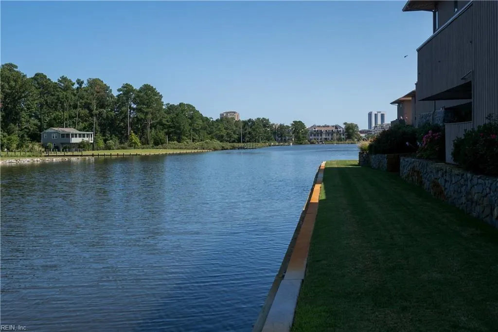 Virginia Beach, Virginia 23451, United States, 2 Bedrooms Bedrooms, ,2 BathroomsBathrooms,Residential,Pending,16225