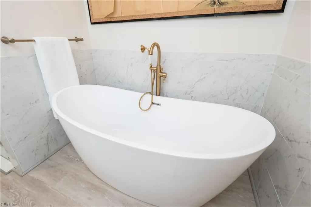 Virginia Beach, Virginia 23451, United States, 2 Bedrooms Bedrooms, ,2 BathroomsBathrooms,Residential,Pending,16225