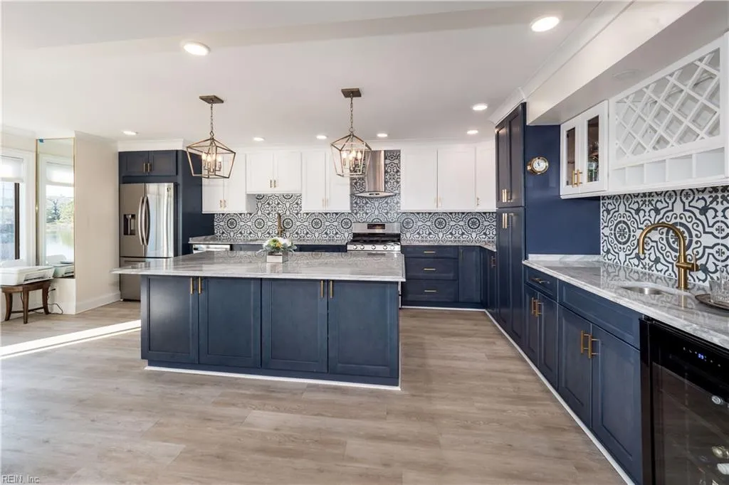 Virginia Beach, Virginia 23451, United States, 2 Bedrooms Bedrooms, ,2 BathroomsBathrooms,Residential,Pending,16225