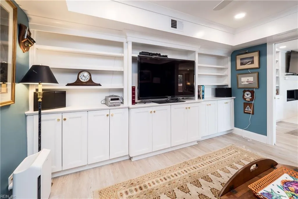 Virginia Beach, Virginia 23451, United States, 2 Bedrooms Bedrooms, ,2 BathroomsBathrooms,Residential,Pending,16225