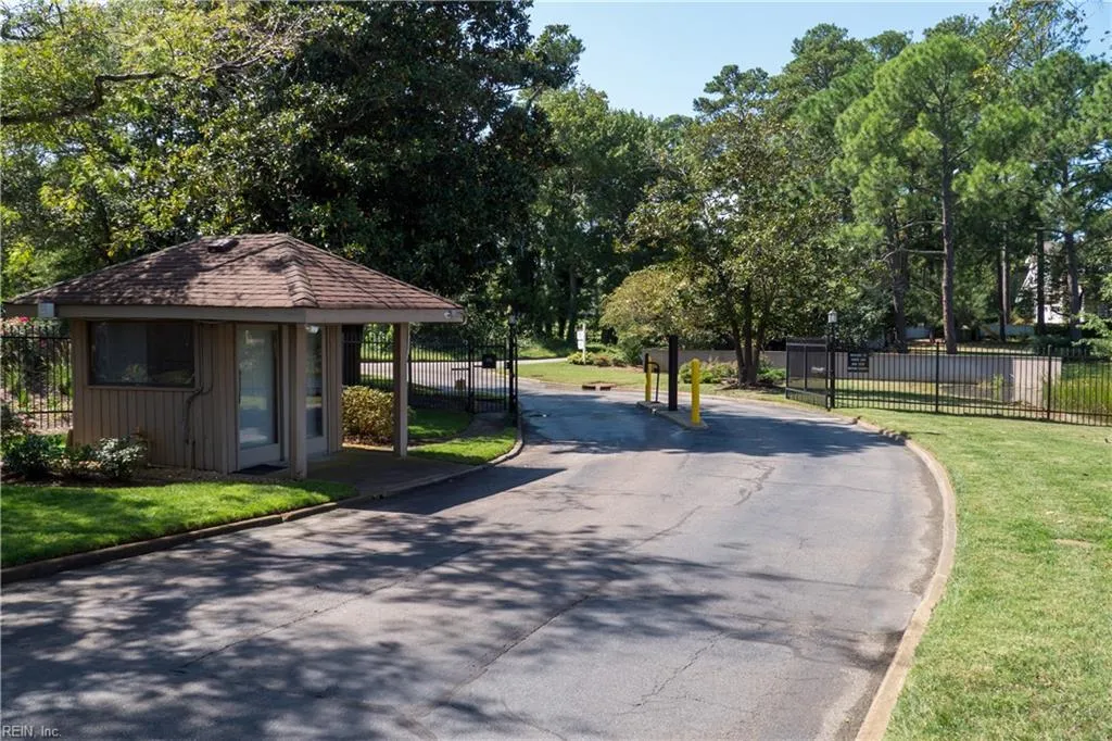 Virginia Beach, Virginia 23451, United States, 2 Bedrooms Bedrooms, ,2 BathroomsBathrooms,Residential,Pending,16225