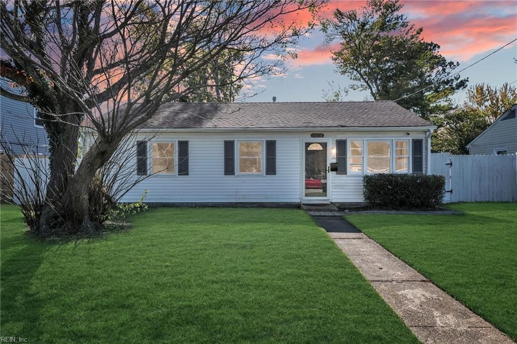 Photo of 1814 Somerville Drive, Hampton, VA 23663 (MLS # 10624564)