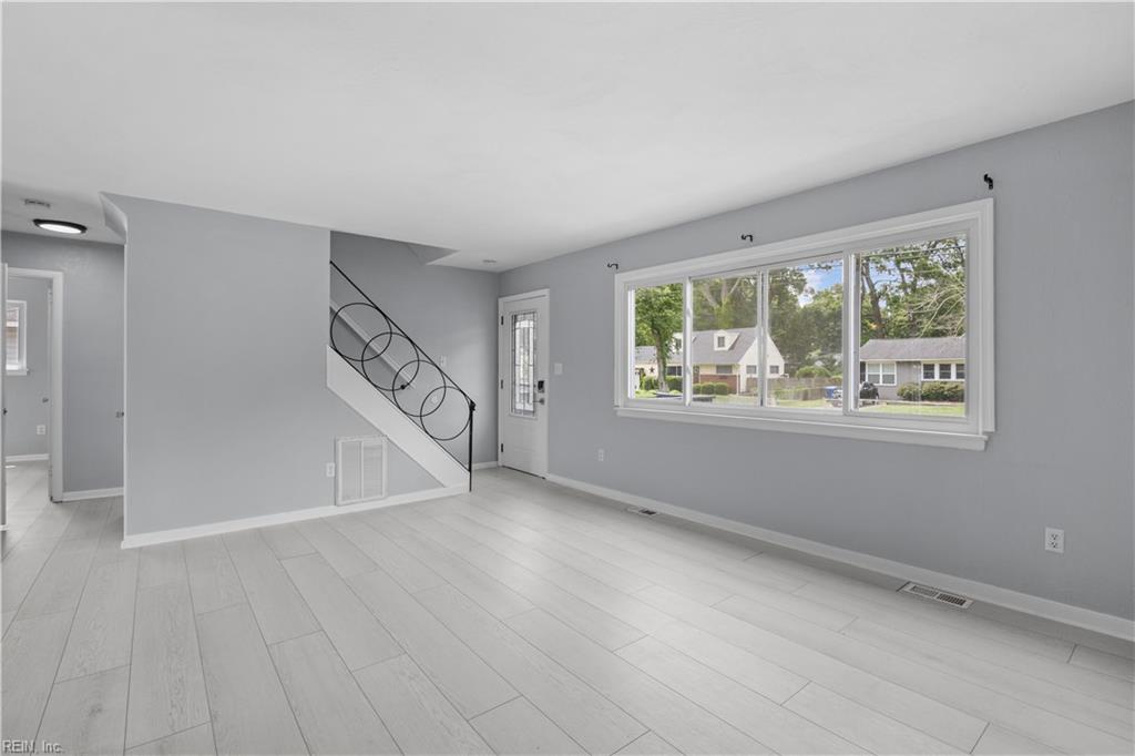 528 Lavender LN