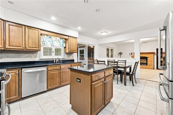 641 EDGEWOOD ARCH, CHESAPEAKE, VA 23322 - Image 605693b3e07d12a48dfd8db43e4142af/3770110021