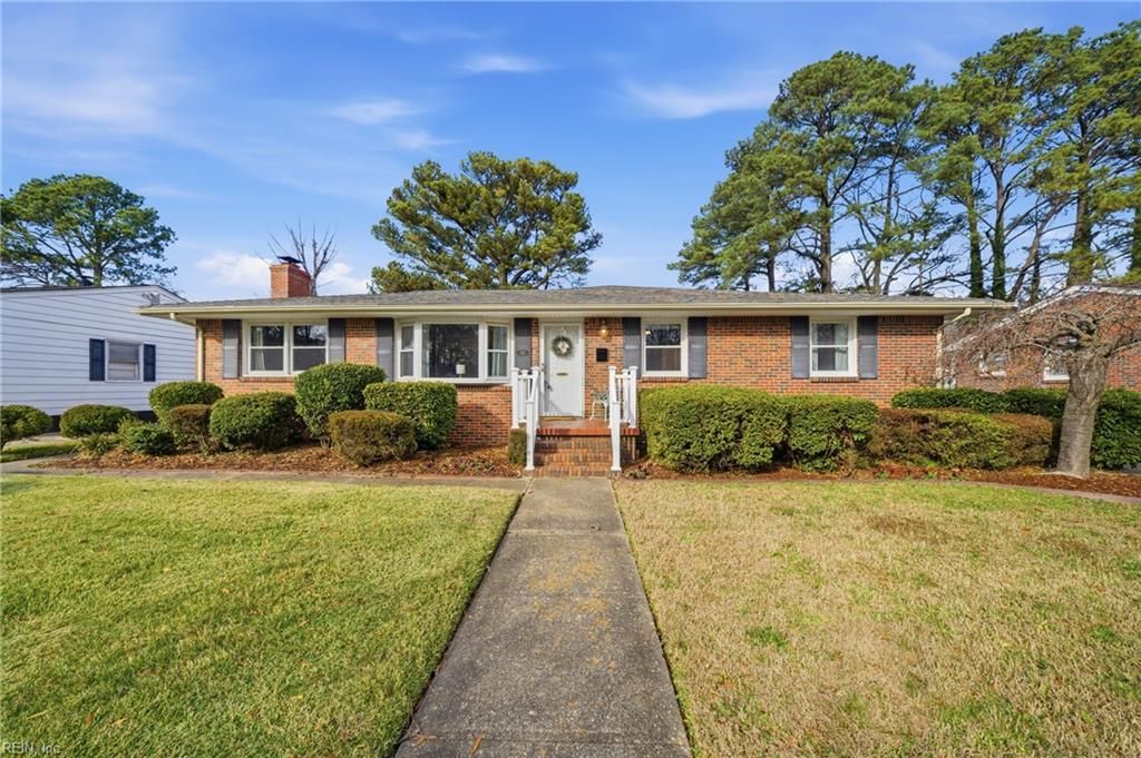 Photo of 516 Woodview Avenue, Norfolk, VA 23505 (MLS # 10612904)