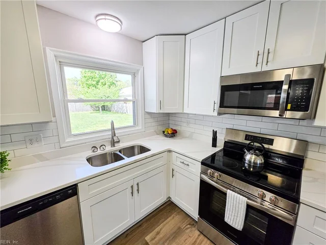 303 Dover Road, photo 3 of 22