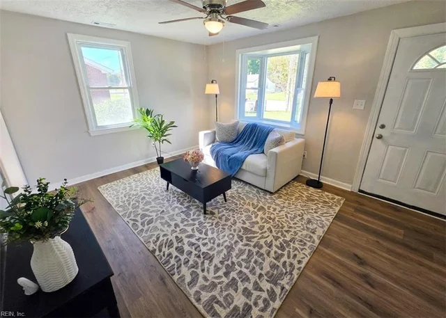 2814 Rosalee Drive, photo 3 of 20
