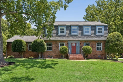 Photo of 10 Digges Drive, Newport News, VA 23602 (MLS # 10653448)
