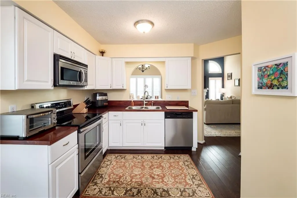 Virginia Beach, Virginia 23454, United States, 2 Bedrooms Bedrooms, ,3 BathroomsBathrooms,Residential,Active,181730