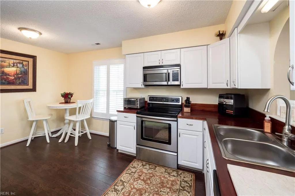 Virginia Beach, Virginia 23454, United States, 2 Bedrooms Bedrooms, ,3 BathroomsBathrooms,Residential,Active,181730