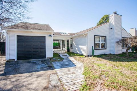 Photo of 4604 Southampton Arch, Portsmouth, VA 23703 (MLS # 10631315)