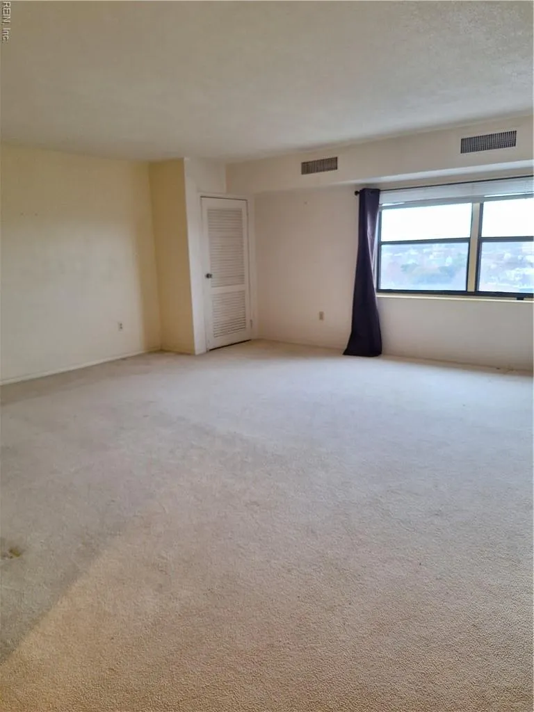 Portsmouth, Virginia 23704, United States, 1 Bedroom Bedrooms, ,2 BathroomsBathrooms,Residential,Active,254455