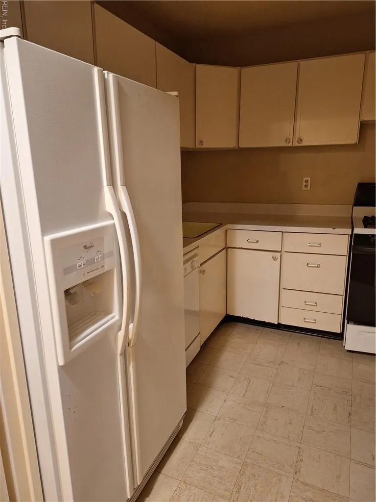 Portsmouth, Virginia 23704, United States, 1 Bedroom Bedrooms, ,2 BathroomsBathrooms,Residential,Active,254455