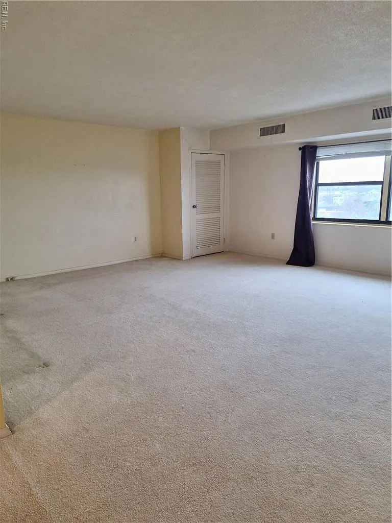 Portsmouth, Virginia 23704, United States, 1 Bedroom Bedrooms, ,2 BathroomsBathrooms,Residential,Active,254455