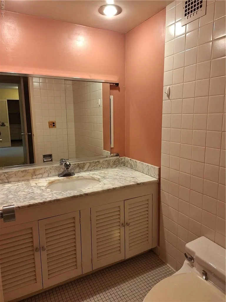 Portsmouth, Virginia 23704, United States, 1 Bedroom Bedrooms, ,2 BathroomsBathrooms,Residential,Active,254455