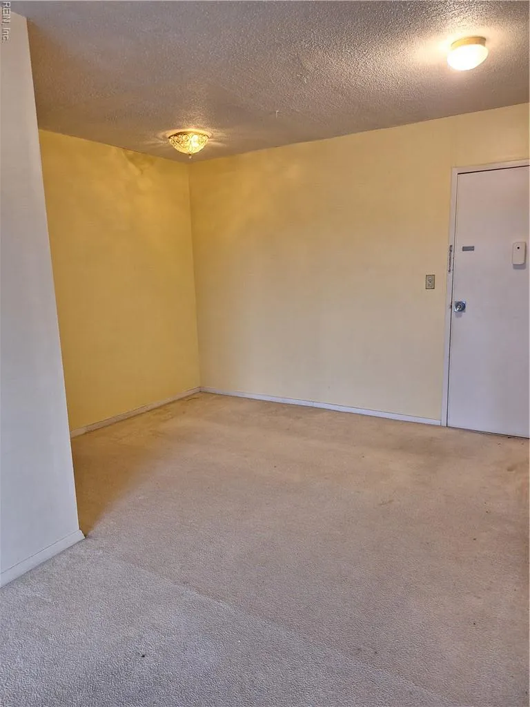 Portsmouth, Virginia 23704, United States, 1 Bedroom Bedrooms, ,2 BathroomsBathrooms,Residential,Active,254455