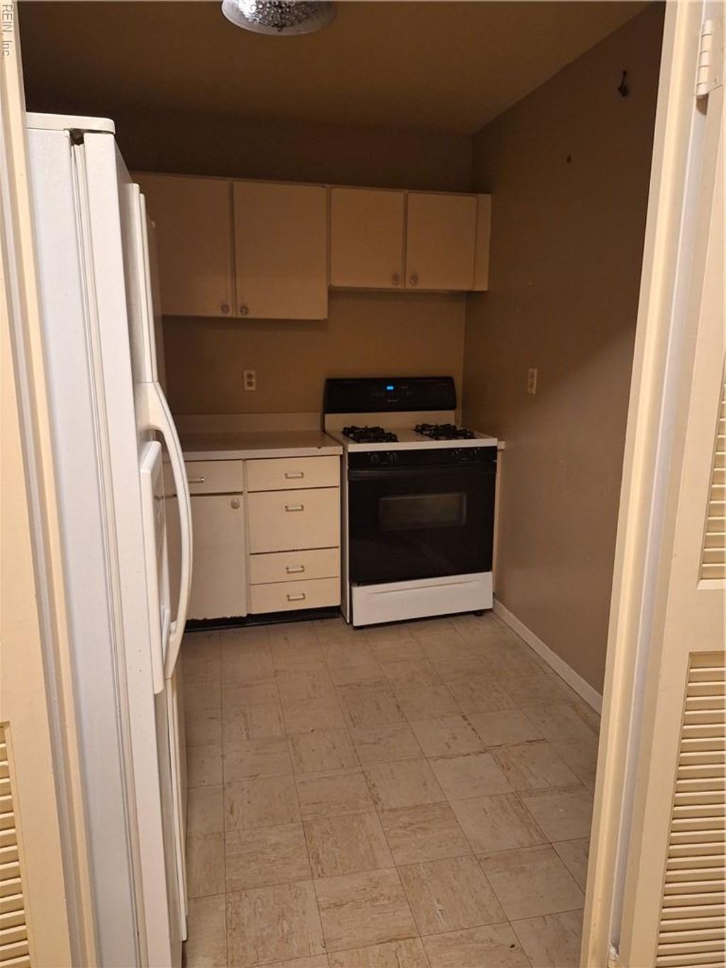 Photo of 1 Crawford Parkway #1006, Portsmouth, VA 23704 (MLS # 10613186)