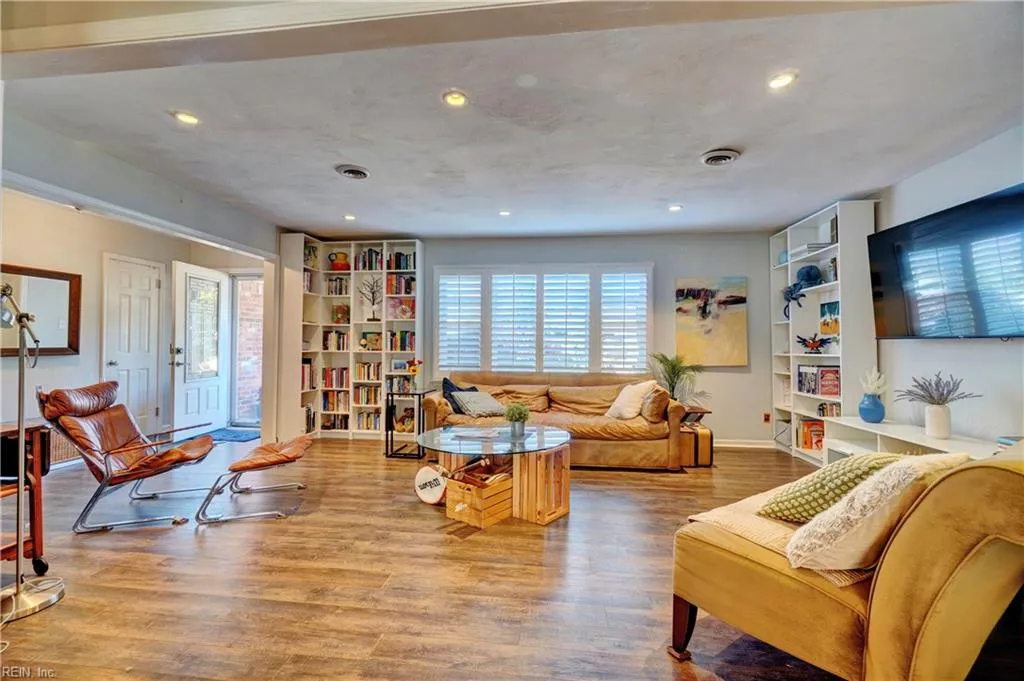 Virginia Beach, Virginia 23451, United States, 3 Bedrooms Bedrooms, ,2 BathroomsBathrooms,Residential,Active,232612