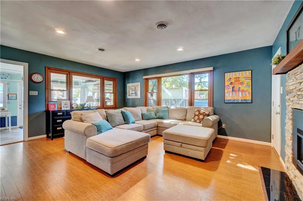 Virginia Beach, Virginia 23451, United States, 3 Bedrooms Bedrooms, ,2 BathroomsBathrooms,Residential,Active,232612