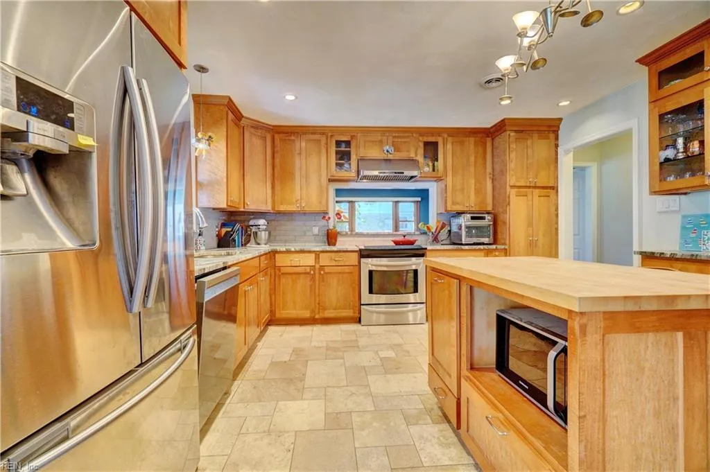 Virginia Beach, Virginia 23451, United States, 3 Bedrooms Bedrooms, ,2 BathroomsBathrooms,Residential,Active,232612