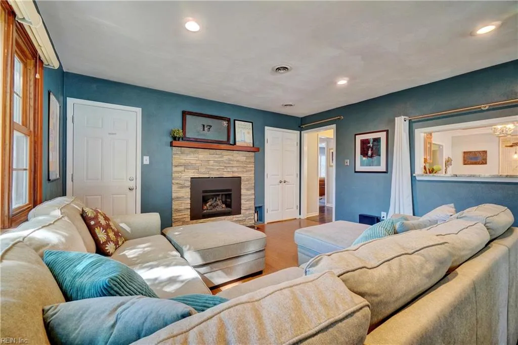 Virginia Beach, Virginia 23451, United States, 3 Bedrooms Bedrooms, ,2 BathroomsBathrooms,Residential,Active,232612