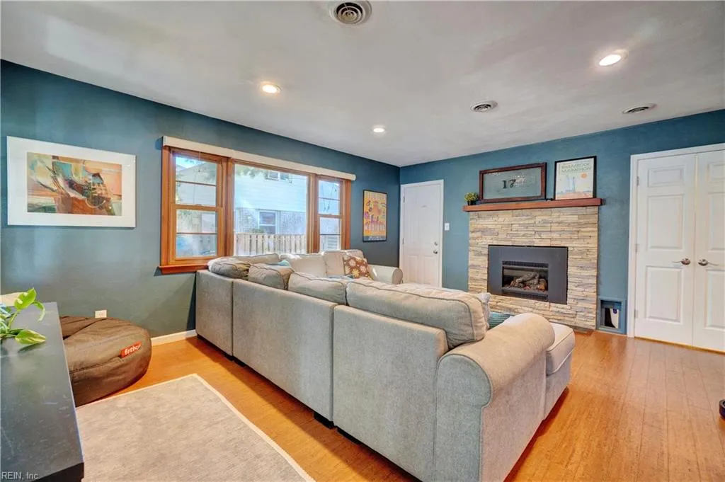 Virginia Beach, Virginia 23451, United States, 3 Bedrooms Bedrooms, ,2 BathroomsBathrooms,Residential,Active,232612