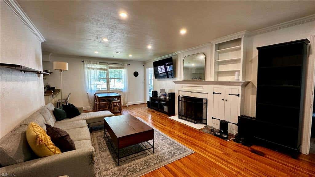 Photo of 6301 Monroe Place, Norfolk, VA 23508 (MLS # 10642878)