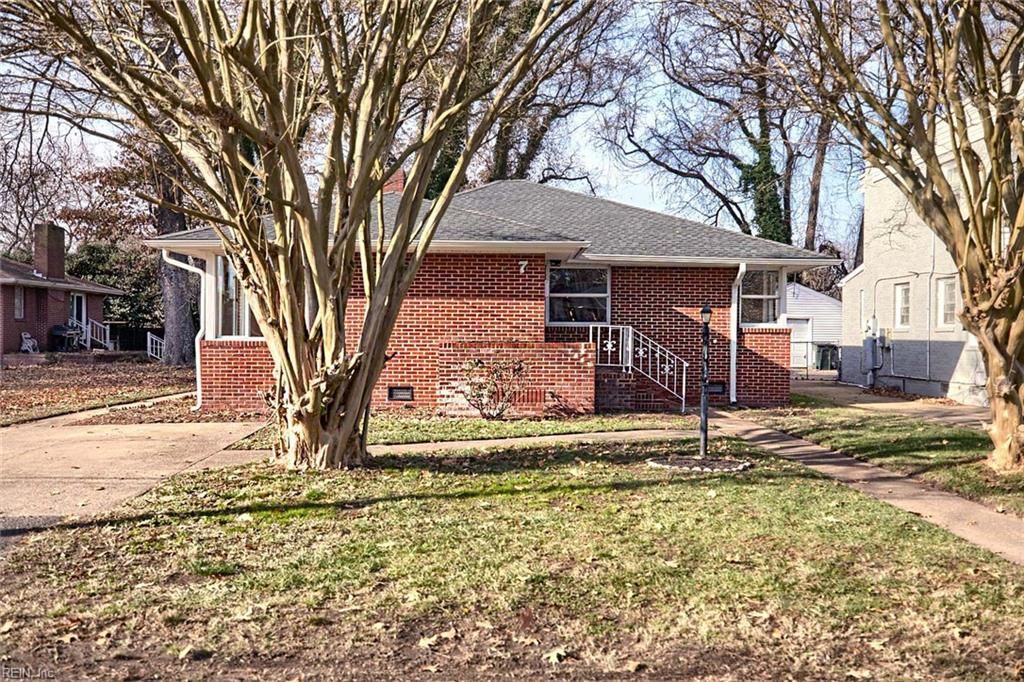 Photo of 7 Suburban Parkway, Hampton, VA 23661 (MLS # 10614052)