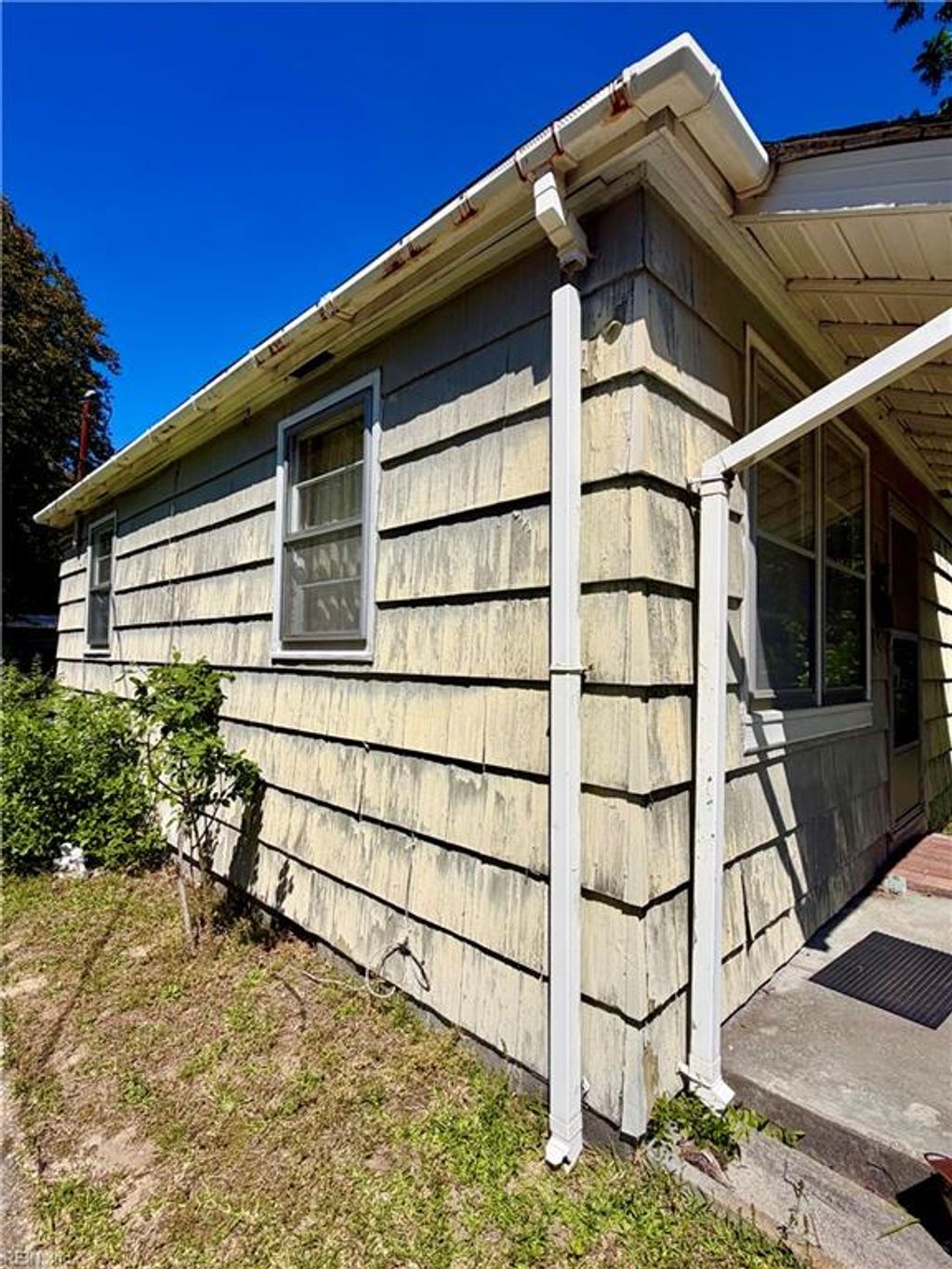 Photo of 228 Forsythe Street, Norfolk, VA 23505 (MLS # 10636085)