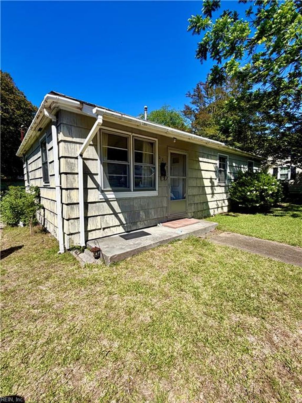 Photo of 228 Forsythe Street, Norfolk, VA 23505 (MLS # 10636085)
