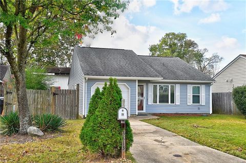 Photo of 3813 Clearwood Court, Virginia Beach, VA 23453 (MLS # 10619845)