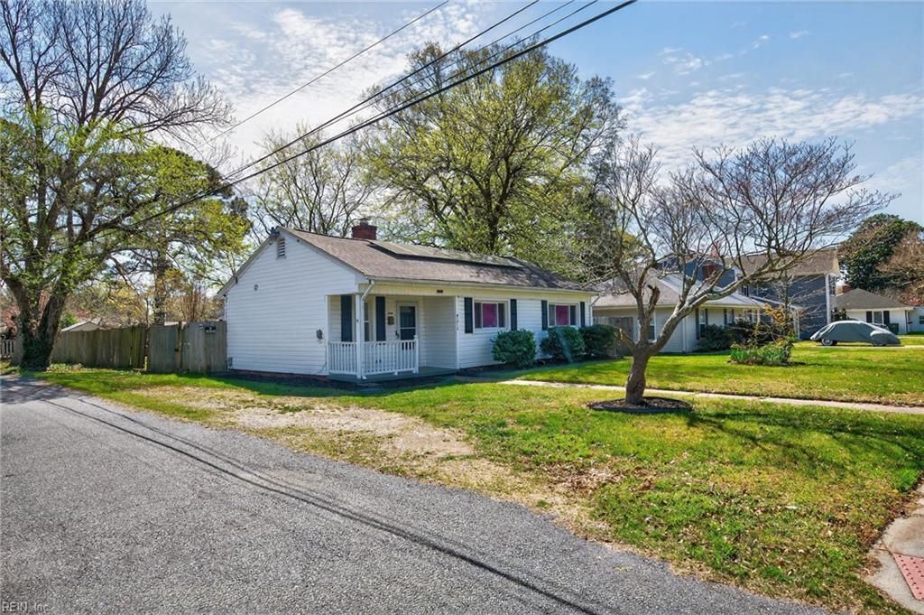 Photo of 9312 Willow Terrace, Norfolk, VA 23503 (MLS # 10626905)