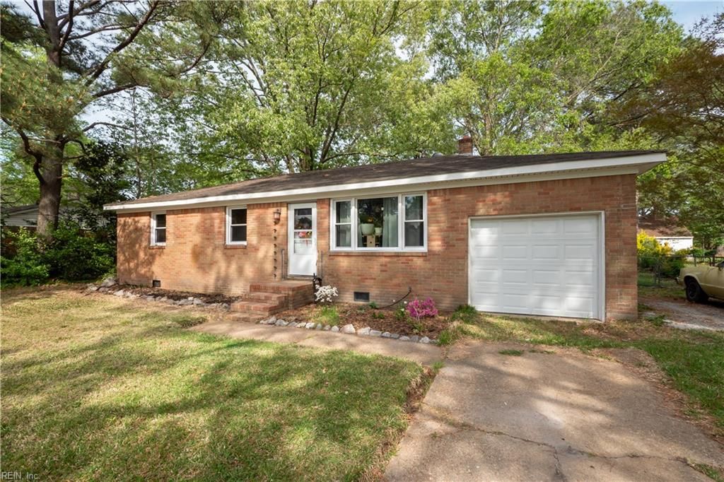 Photo of 1009 Vanderploeg Drive, Chesapeake, VA 23320 (MLS # 10630208)