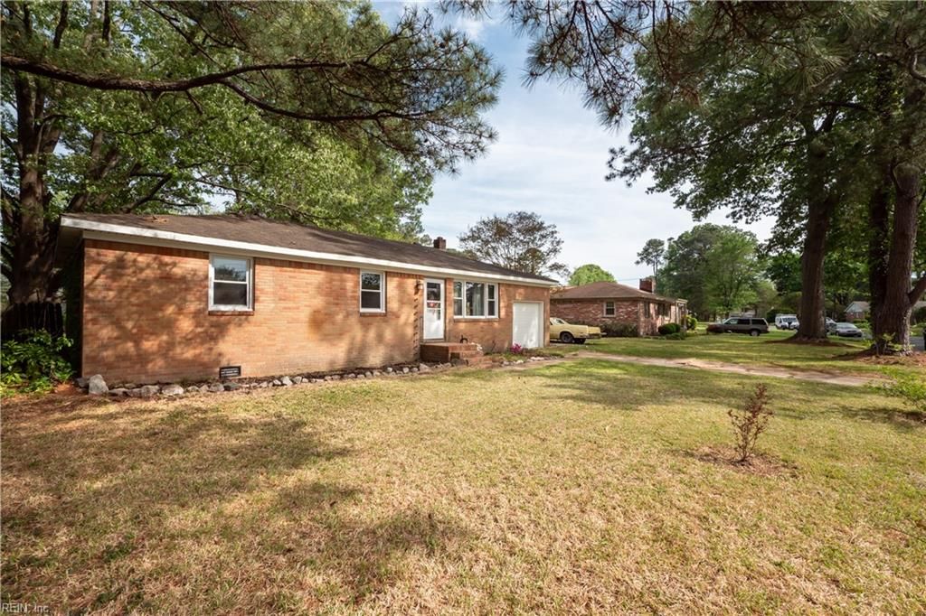 Photo of 1009 Vanderploeg Drive, Chesapeake, VA 23320 (MLS # 10630208)