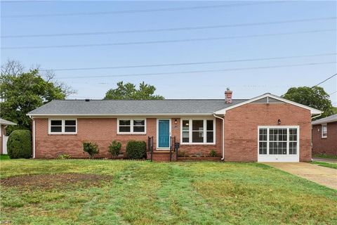 Photo of 9 Calvert Drive, Newport News, VA 23601 (MLS # 10641236)