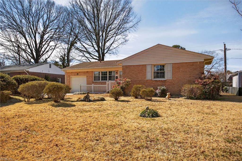 Photo of 813 Benjamin Place, Virginia Beach, VA 23454 (MLS # 10620589)