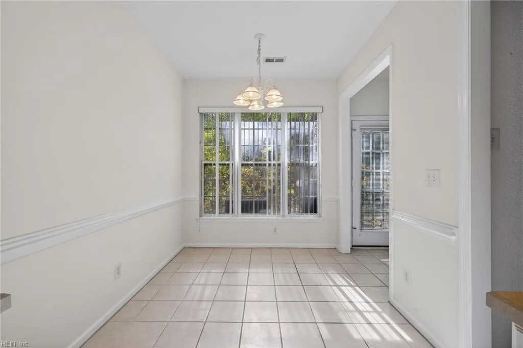 Portsmouth, Virginia 23703, United States, 2 Bedrooms Bedrooms, ,2 BathroomsBathrooms,Residential,Active,240703