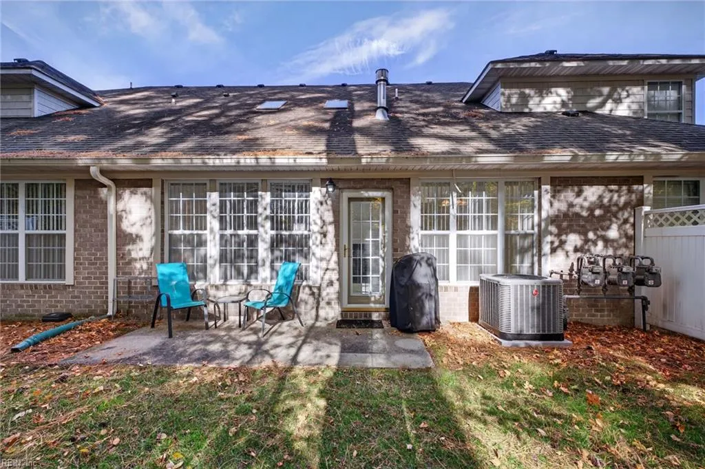 Portsmouth, Virginia 23703, United States, 2 Bedrooms Bedrooms, ,2 BathroomsBathrooms,Residential,Active,240703