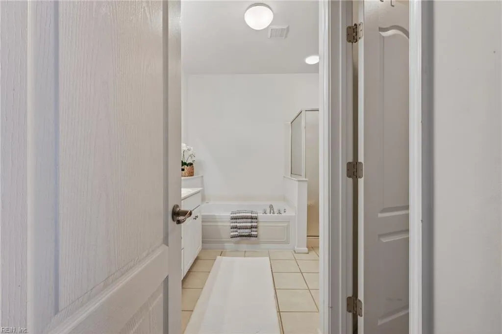 Portsmouth, Virginia 23703, United States, 2 Bedrooms Bedrooms, ,2 BathroomsBathrooms,Residential,Active,240703