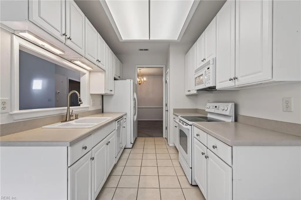 Portsmouth, Virginia 23703, United States, 2 Bedrooms Bedrooms, ,2 BathroomsBathrooms,Residential,Active,240703