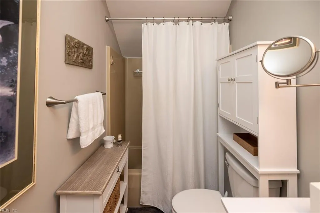 Portsmouth, Virginia 23704, United States, 3 Bedrooms Bedrooms, ,3 BathroomsBathrooms,Residential,Active,209002