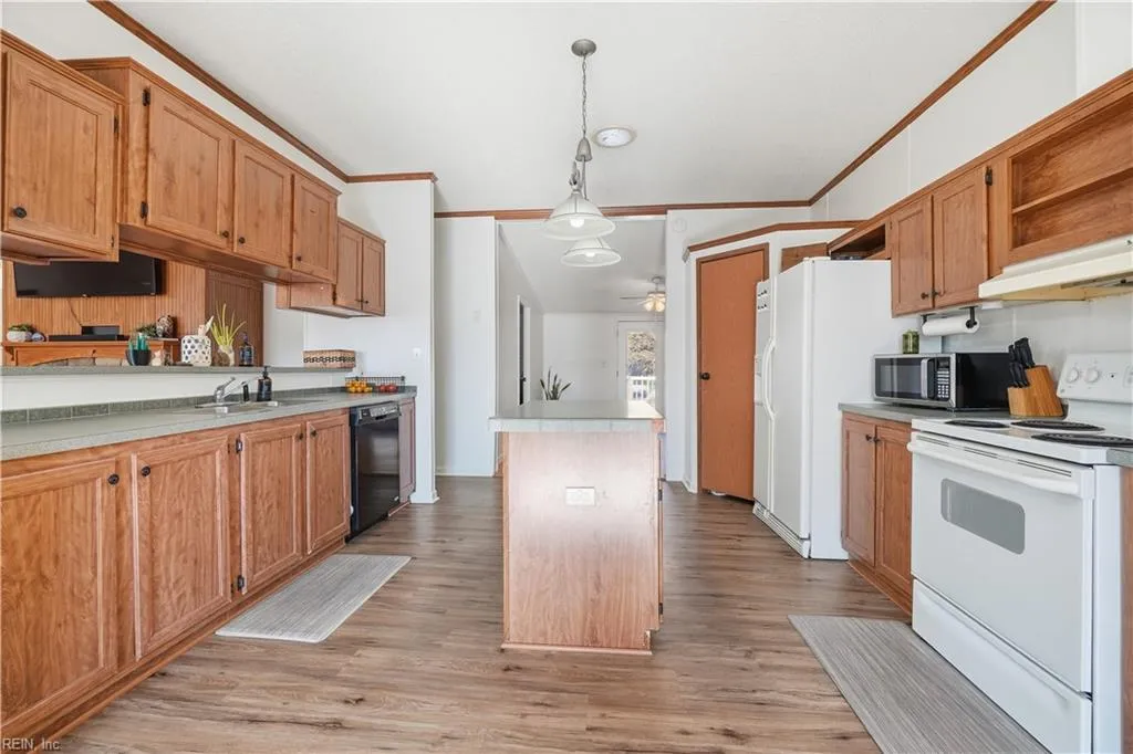 Zuni, Virginia 23898, United States, 4 Bedrooms Bedrooms, ,2 BathroomsBathrooms,Residential,Active,248603