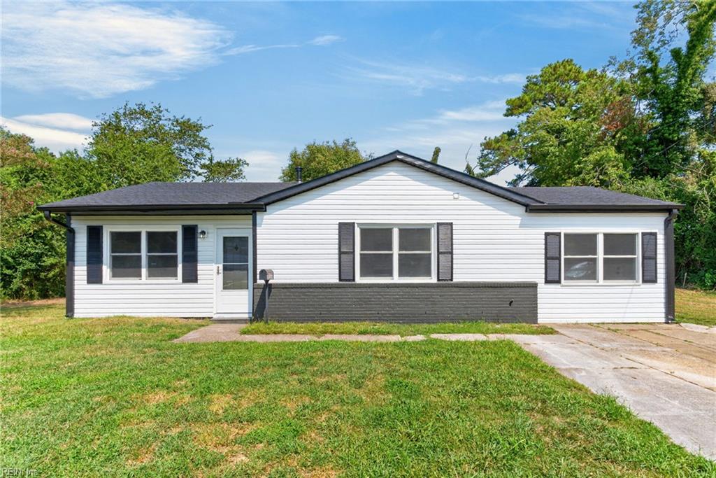 Photo of 4712 Lonewillow Lane, Virginia Beach, VA 23455 (MLS # 10654142)