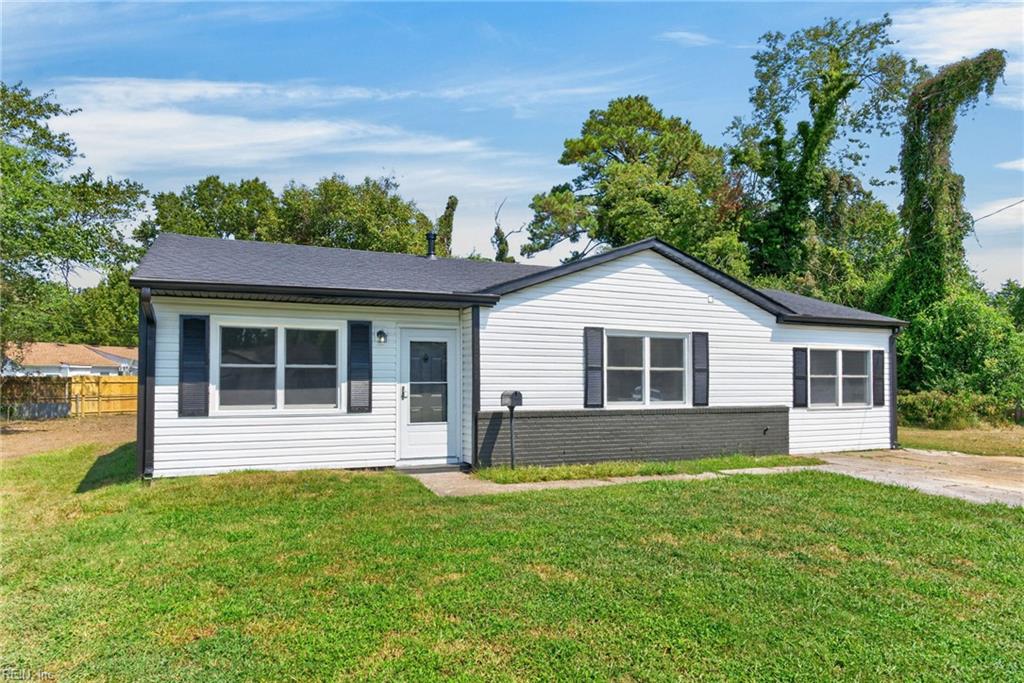 Photo of 4712 Lonewillow Lane, Virginia Beach, VA 23455 (MLS # 10654142)