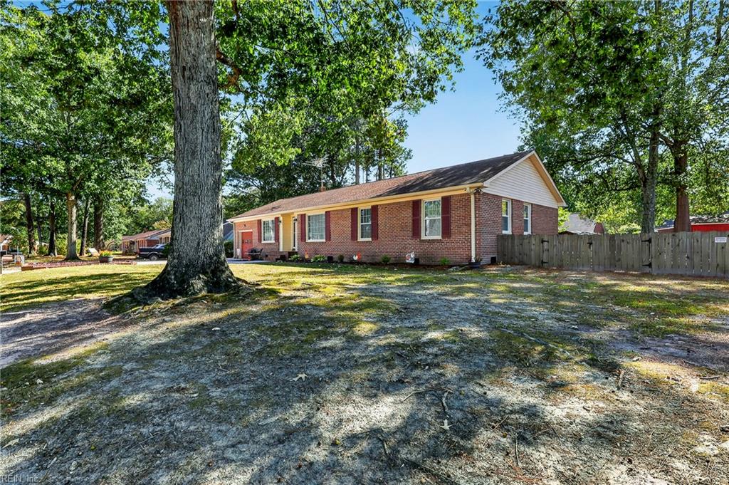 Photo of 509 Dinwiddie Court, Chesapeake, VA 23322 (MLS # 10657934)