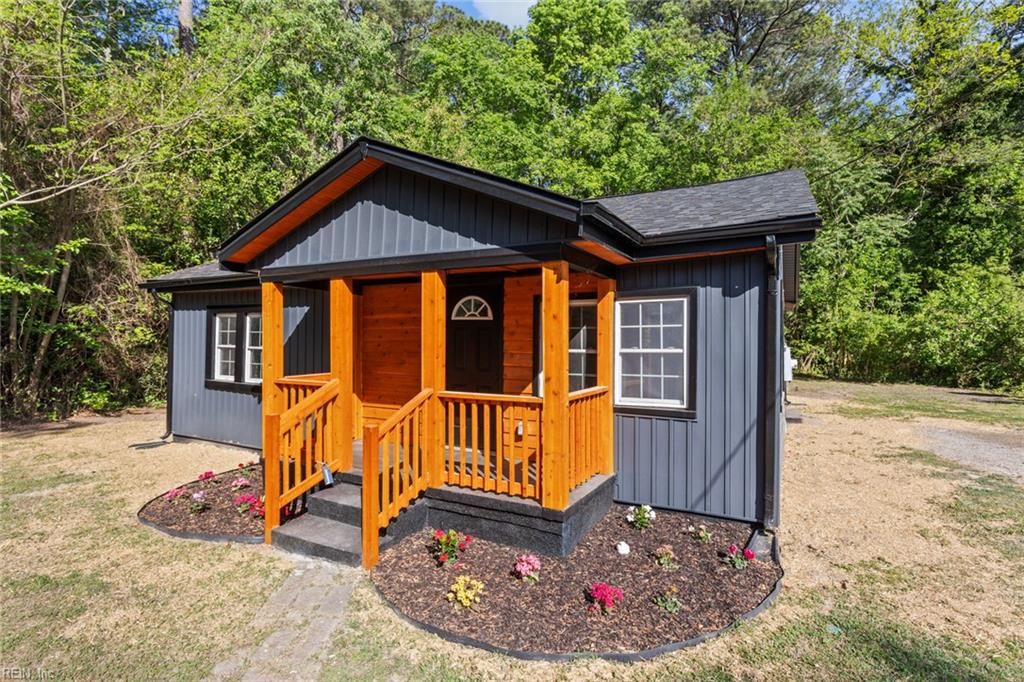 Photo of 826 McKinley Avenue, Suffolk, VA 23434 (MLS # 10629781)